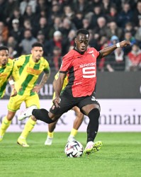 九游娱乐app-TA：卡里姆恩多在接受森林体检，球队同时推进道路、刘易斯的签约