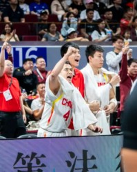 中国男篮11分大逆转中国台北！朱俊龙砍19+4，胡金秋末节独得9分