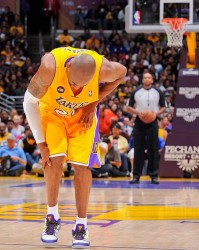 九游娱乐app-巴爷：我见过科比带着各种伤病打球 除非动不了否则他一定会上场