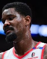 皮尔斯谈艾顿：湖人需要中锋 戈贝尔面对他们都打成张伯伦了