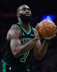 九游娱乐体育-Shams：绿军倾向于不交易杰伦&amp;怀特 但报价让他们不得不开始谈判