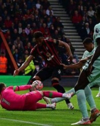 九游娱乐体育-【英超】斯特林任意球弹出，切尔西0-0伯恩茅斯