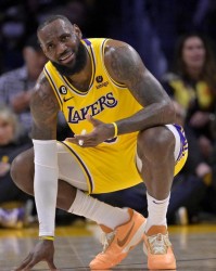 九游娱乐官网-湖人交易市场步履维艰：核心签位不松手，克内克特兜售还遇冷