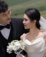 ❤️❤️撒狗粮！鄢手骐妻子晒二人的甜蜜婚纱照